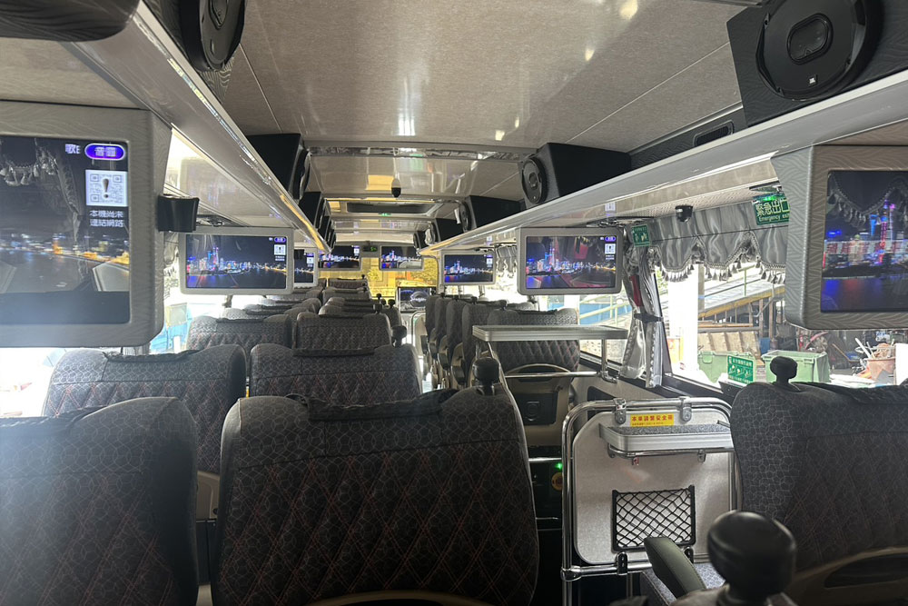 Scania三排椅遊覽車-車內環境